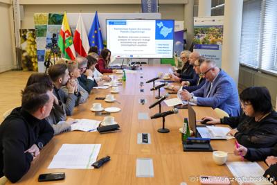 Wicemarszałkowie Grzegorz Potęga i Hubert Harasimowicz spotkali się z przedstawicielami partnerskich gmin: Małomic, Niegosławic, Szprotawy i Brzeźnicy.