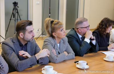 Wicemarszałkowie Grzegorz Potęga i Hubert Harasimowicz spotkali się z przedstawicielami partnerskich gmin: Małomic, Niegosławic, Szprotawy i Brzeźnicy.