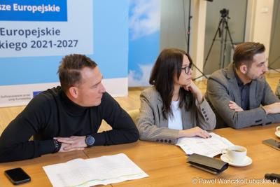 Wicemarszałkowie Grzegorz Potęga i Hubert Harasimowicz spotkali się z przedstawicielami partnerskich gmin: Małomic, Niegosławic, Szprotawy i Brzeźnicy.