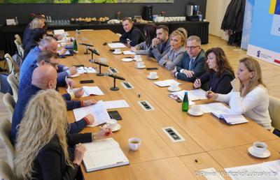 Wicemarszałkowie Grzegorz Potęga i Hubert Harasimowicz spotkali się z przedstawicielami partnerskich gmin: Małomic, Niegosławic, Szprotawy i Brzeźnicy.