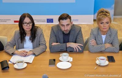 Wicemarszałkowie Grzegorz Potęga i Hubert Harasimowicz spotkali się z przedstawicielami partnerskich gmin: Małomic, Niegosławic, Szprotawy i Brzeźnicy.