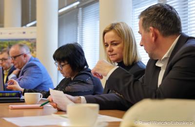 Wicemarszałkowie Grzegorz Potęga i Hubert Harasimowicz spotkali się z przedstawicielami partnerskich gmin: Małomic, Niegosławic, Szprotawy i Brzeźnicy.