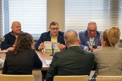 Wicemarszałkowie Grzegorz Potęga i Hubert Harasimowicz spotkali się z przedstawicielami partnerskich gmin: Małomic, Niegosławic, Szprotawy i Brzeźnicy.