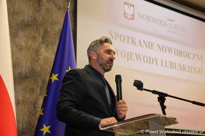 Poseł na Sejm RP Waldemar Sługocki przemawia podczas noworocznego spotkania zorganizowanego przez wojewodę lubuskiego Marka Cebulę