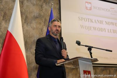 Poseł na Sejm RP Waldemar Sługocki przemawia podczas noworocznego spotkania zorganizowanego przez wojewodę lubuskiego Marka Cebulę