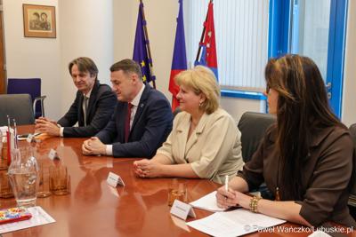 Sebastian Ciemnoczołowski – po raz pierwszy jako marszałek województwa lubuskiego – wizytował Kraj Liberecki, z którym Lubuskie podpisało umowę o współpracy między regionami w 2018 roku