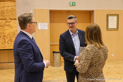 Uczestnicy obrad Regionalnej Rady ds. Energetyki, w Sali Kolumnowej Urzędu Marszalkowskiego Województwa Lubuskiego w Zielonej Górze