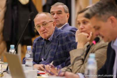 Uczestnicy obrad Regionalnej Rady ds. Energetyki, w Sali Kolumnowej Urzędu Marszalkowskiego Województwa Lubuskiego w Zielonej Górze