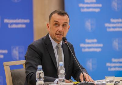 Sławomir Pawlak podczas obrad Regionalnej Rady ds. Energetyki, w Sali Kolumnowej Urzędu Marszalkowskiego Województwa Lubuskiego w Zielonej Górze