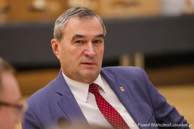 Starosta Zielonoórski Tadeusz Pająk podczas obrad Regionalnej Rady ds. Energetyki, w Sali Kolumnowej Urzędu Marszalkowskiego Województwa Lubuskiego w Zielonej Górze