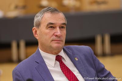 Starosta Zielonoórski Tadeusz Pająk podczas obrad Regionalnej Rady ds. Energetyki, w Sali Kolumnowej Urzędu Marszalkowskiego Województwa Lubuskiego w Zielonej Górze