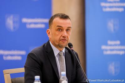 Sławomir Pawlak podczas obrad Regionalnej Rady ds. Energetyki, w Sali Kolumnowej Urzędu Marszalkowskiego Województwa Lubuskiego w Zielonej Górze