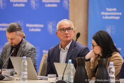 Uczestnicy obrad Regionalnej Rady ds. Energetyki, w Sali Kolumnowej Urzędu Marszalkowskiego Województwa Lubuskiego w Zielonej Górze