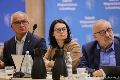 Uczestnicy obrad Regionalnej Rady ds. Energetyki, w Sali Kolumnowej Urzędu Marszalkowskiego Województwa Lubuskiego w Zielonej Górze