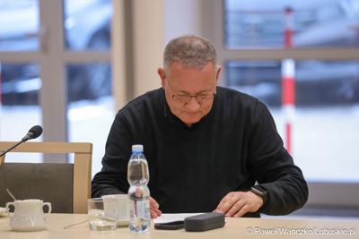 Uczestnik obrad Regionalnej Rady ds. Energetyki, w Sali Kolumnowej Urzędu Marszalkowskiego Województwa Lubuskiego w Zielonej Górze