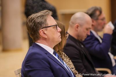 Uczestnicy obrad Regionalnej Rady ds. Energetyki, w Sali Kolumnowej Urzędu Marszalkowskiego Województwa Lubuskiego w Zielonej Górze