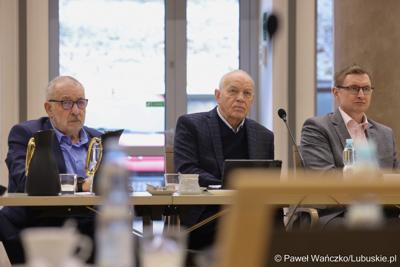 Uczestnicy obrad Regionalnej Rady ds. Energetyki, w Sali Kolumnowej Urzędu Marszalkowskiego Województwa Lubuskiego w Zielonej Górze