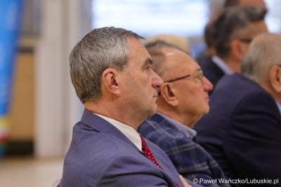Uczestnicy obrad Regionalnej Rady ds. Energetyki, w Sali Kolumnowej Urzędu Marszalkowskiego Województwa Lubuskiego w Zielonej Górze
