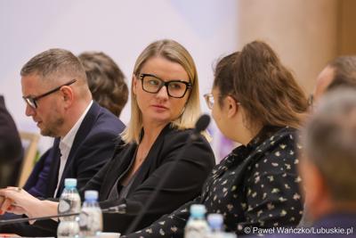 Uczestnicy obrad Regionalnej Rady ds. Energetyki, w Sali Kolumnowej Urzędu Marszalkowskiego Województwa Lubuskiego w Zielonej Górze