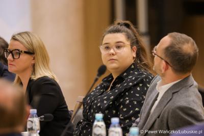 Uczestnicy obrad Regionalnej Rady ds. Energetyki, w Sali Kolumnowej Urzędu Marszalkowskiego Województwa Lubuskiego w Zielonej Górze