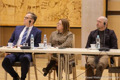 Uczestnicy obrad Regionalnej Rady ds. Energetyki, w Sali Kolumnowej Urzędu Marszalkowskiego Województwa Lubuskiego w Zielonej Górze
