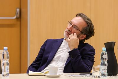 Uczestnik obrad Regionalnej Rady ds. Energetyki, w Sali Kolumnowej Urzędu Marszalkowskiego Województwa Lubuskiego w Zielonej Górze