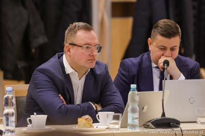 Uczestnicy obrad Regionalnej Rady ds. Energetyki, w Sali Kolumnowej Urzędu Marszalkowskiego Województwa Lubuskiego w Zielonej Górze