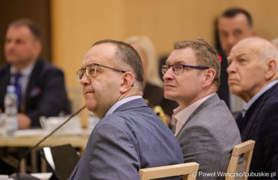 Uczestnicy obrad Regionalnej Rady ds. Energetyki, w Sali Kolumnowej Urzędu Marszalkowskiego Województwa Lubuskiego w Zielonej Górze