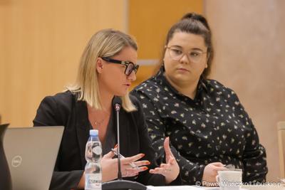 Uczestnicy obrad Regionalnej Rady ds. Energetyki, w Sali Kolumnowej Urzędu Marszalkowskiego Województwa Lubuskiego w Zielonej Górze