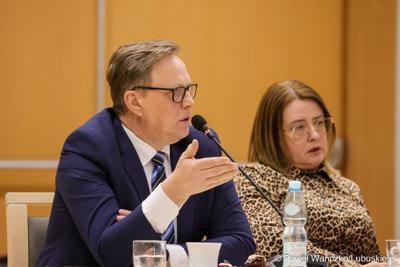 Uczestnicy obrad Regionalnej Rady ds. Energetyki, w Sali Kolumnowej Urzędu Marszalkowskiego Województwa Lubuskiego w Zielonej Górze