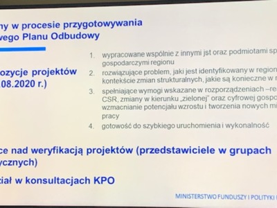Slajdy z prezentacji Ministerstwa Funduszy i Rozwoju 