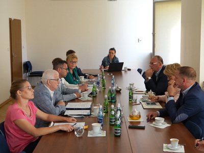 Spotkanie zarządu województwa i przedstawicieli urzędu z operatorami projektu