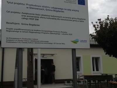 Tablica informacyjna o projektach z UE.