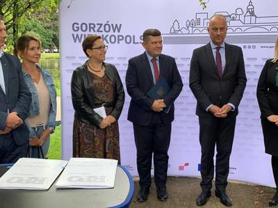 Uczestnicy konferencji prasowej. 