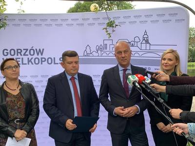 Uczestnicy konferencji prasowej. 
