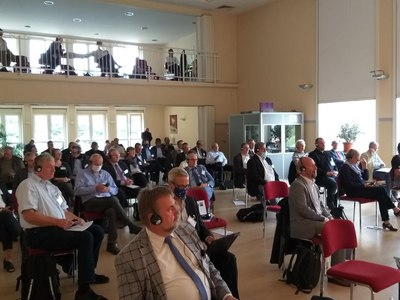 Uczestnicy konferencji na sali.