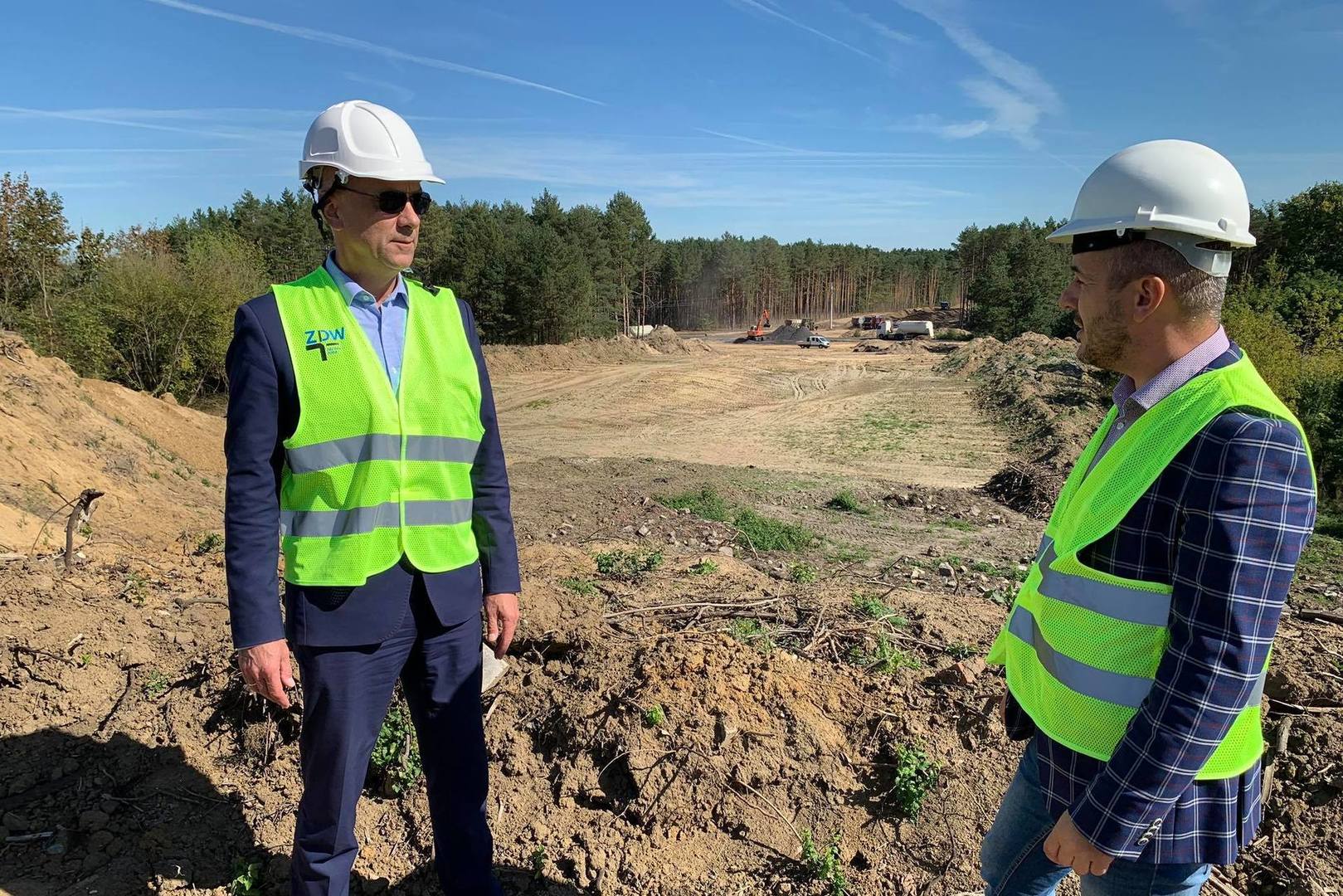 Od lewej: Członek zarządu Marcin Jabłoński i dyrektor ZDW Paweł Tonder