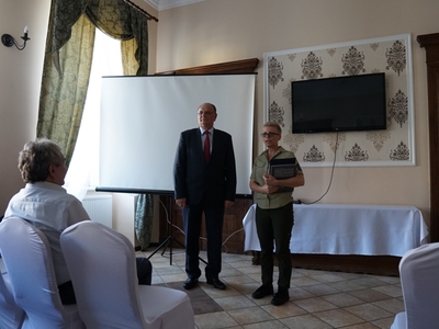 Wicemarszałek woj. lubuskiego Stanisław Tomczyszyn przemawia do uczestników warsztatów.