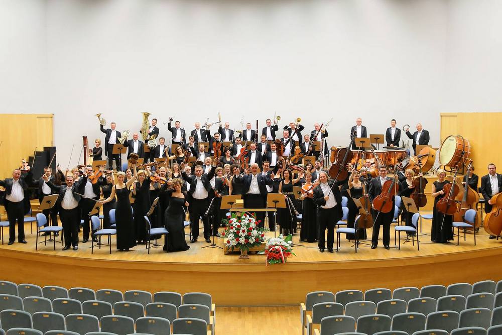 Filharmonia Zielonogórska pod dyrekcją prof. Czesława Grabowskiego.