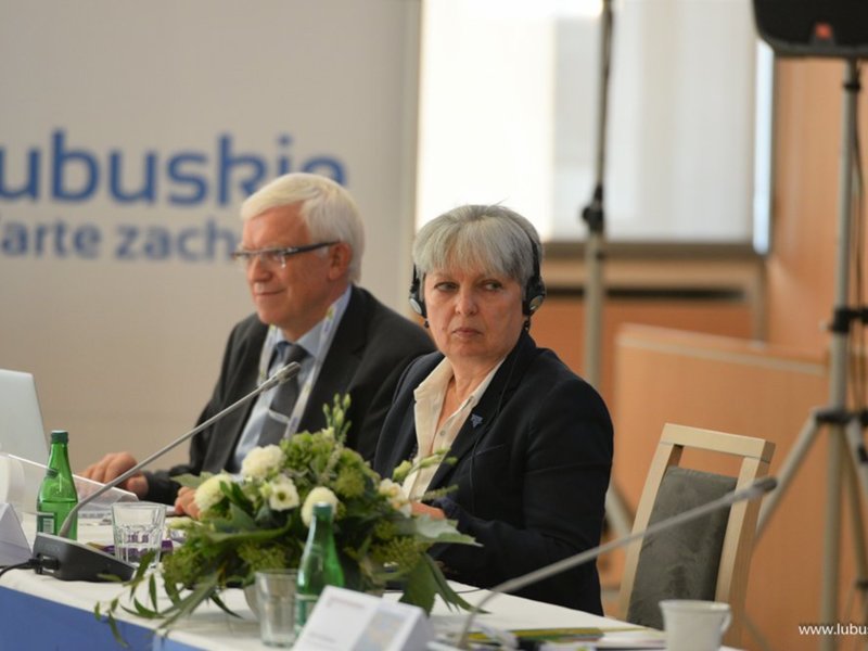 Prezeska FIO Alina Kozińska-Bałdyga oraz prof. Marek Niezgódka