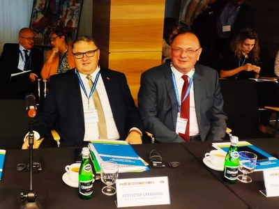 Wicemarszałek woj. lubuskiego Stanisław Tomczyszyn i wicemarszałek woj. wielkopolskiego Krzysztof Grabowski na targach POLAGRA w Poznaniu.