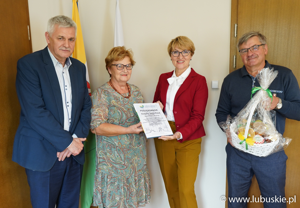 Marszałek Elżbieta Anna Polak i producenci produktów tradycyjnych
