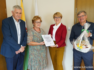 Marszałek Elżbieta Anna Polak i producenci produktów tradycyjnych