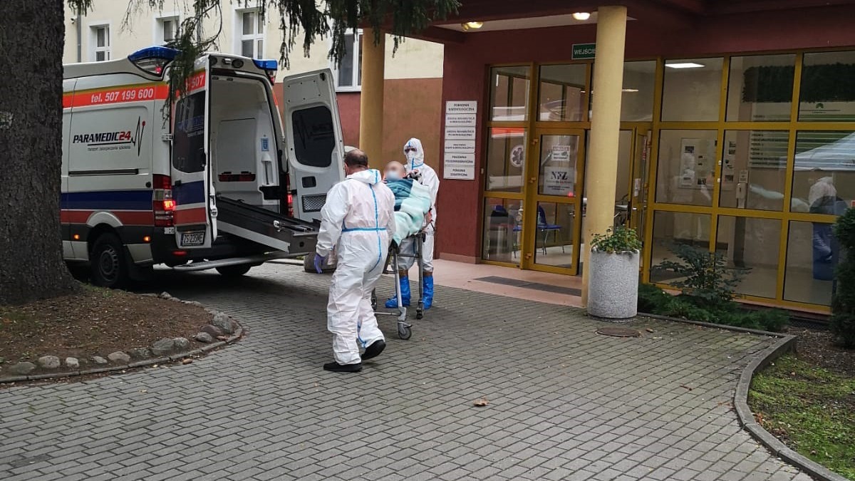 Przyjęcie podopiecznych DPS do szpitala w Torzymiu