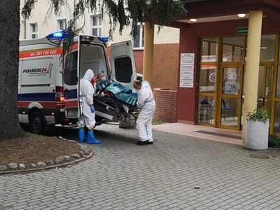 Przyjęcie podopiecznych DPS do szpitala w Torzymiu