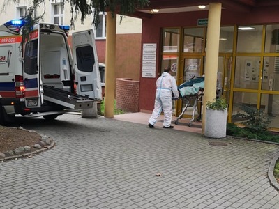 Przyjęcie podopiecznych DPS do szpitala w Torzymiu