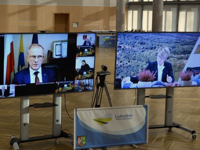 Marszałek Elżbieta Anna Polak i wicemarszałek Roman Kolek