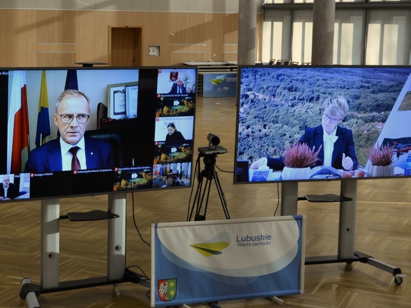 Marszałek Elżbieta Anna Polak i wicemarszałek Roman Kolek