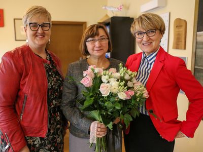Marszałek Elżbieta Anna Polak, przewodnicząca sejmiku Wioleta Haręźlak oraz dyrektor biura sejmiku Teresa Sekuła