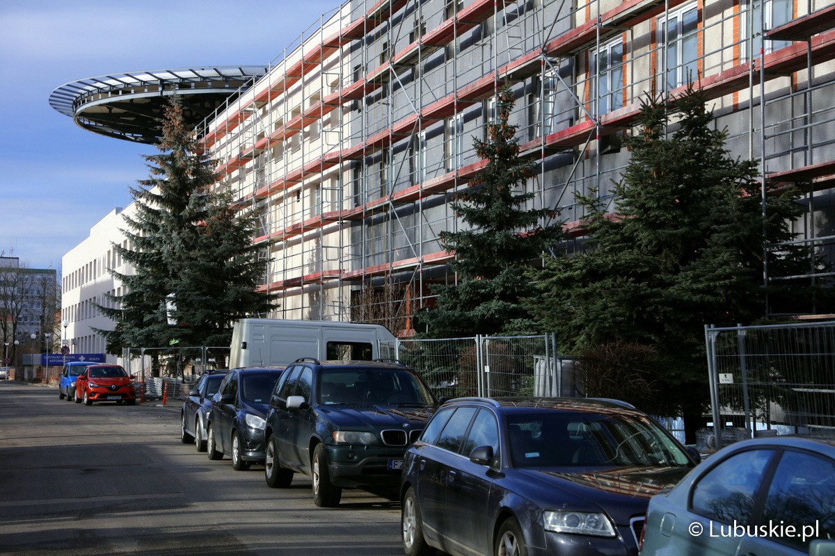 Prace związane z termomodernizacją wykonywane są obecnie na większości budynków szpitala